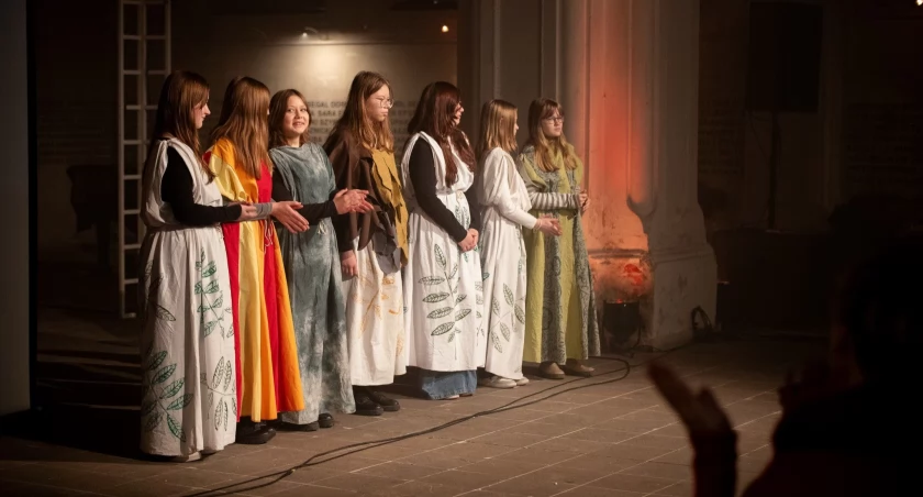 Baśń o umierającym jesionie