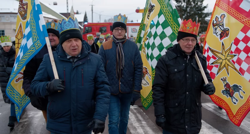 Mróz nie przeszkodził. Orszak Trzech Króli przemaszerował ulicami Sejn [ZDJĘCIA]