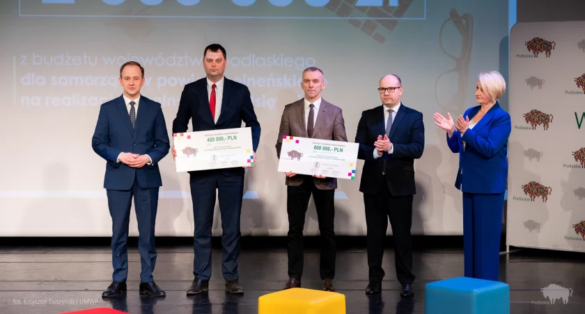 Czeki na inwestycje ze wsparciem wojewódzkim