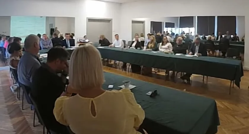 Rada miejska uchwaliła zarobki burmistrza
