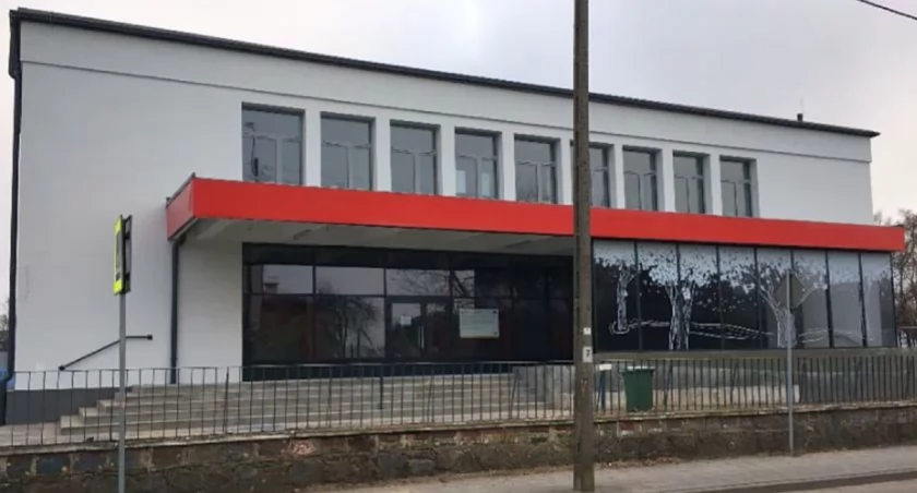 Wyładował złość na oknie sejneńskiego OK-u