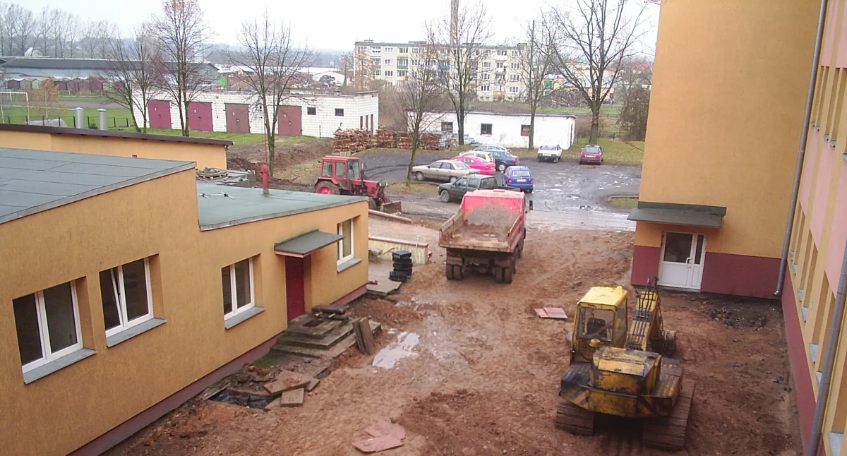 Licealne podwórko sprzed lat