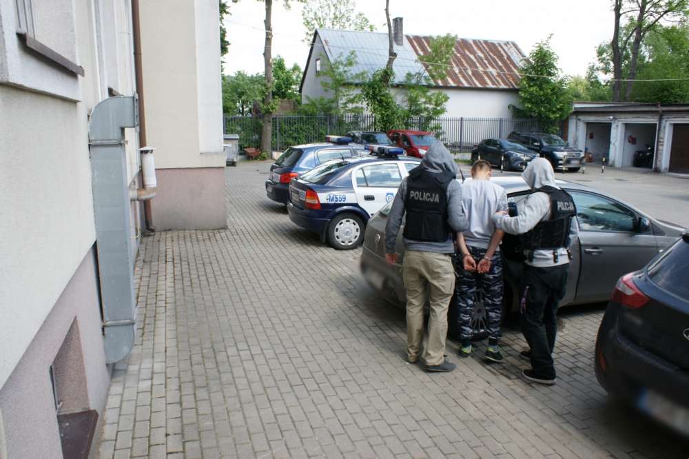 Wtargnęli do domu i pobili