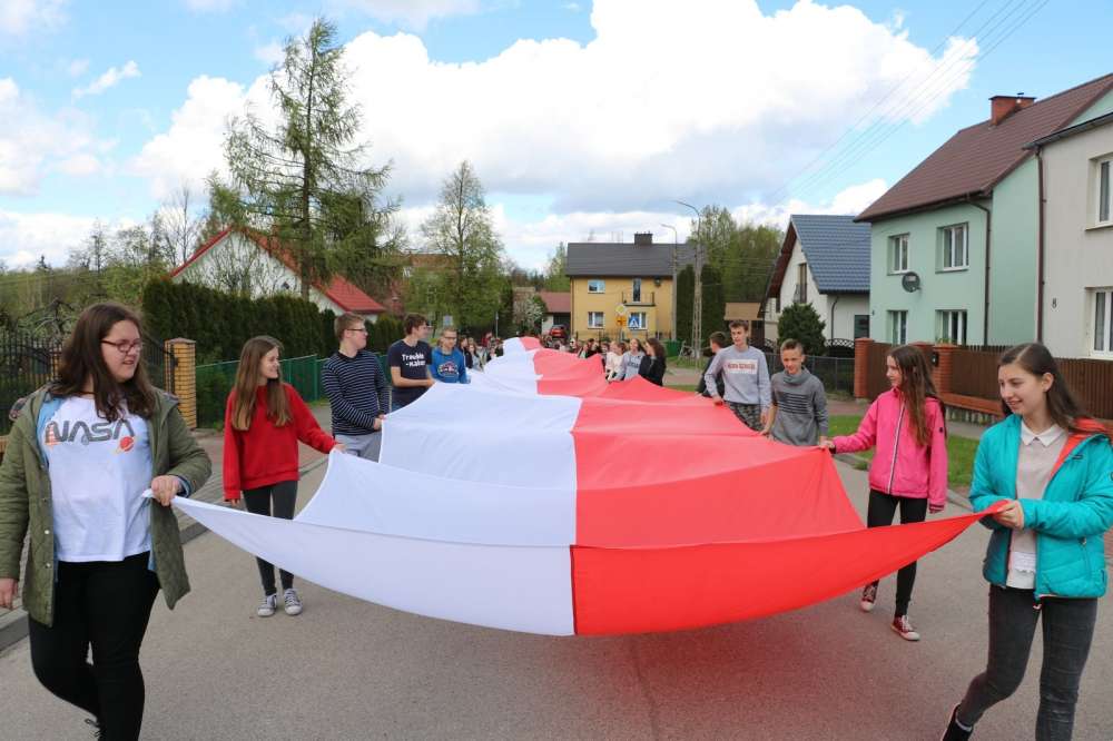 Próba z imponującą flagą