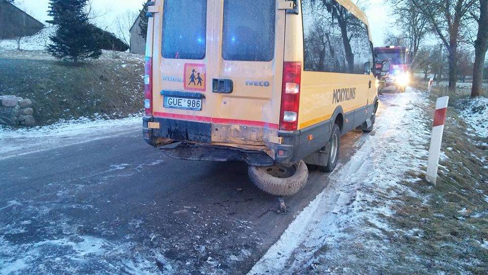 Wypadek z udziałem autobusu szkolnego