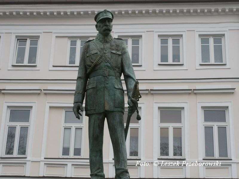Pomnik Piłsudskiego (ZDJĘCIA)