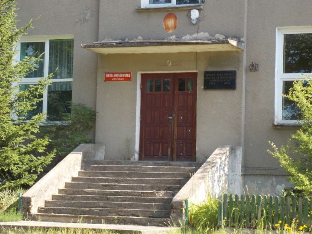 Budynek dawnej szkoły w Berżnikach na sprzedaż