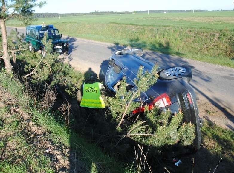 Uciekał kradzionym autem