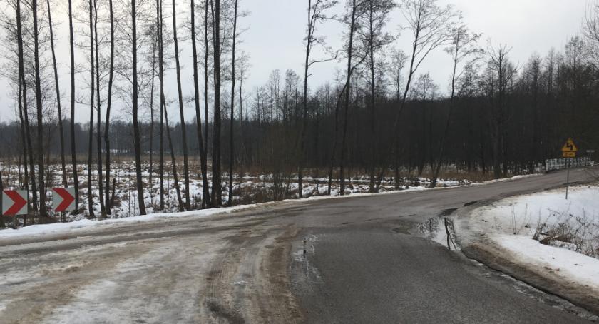 Aleksiejówka - niebezpieczny zakręt, skrzyżowanie