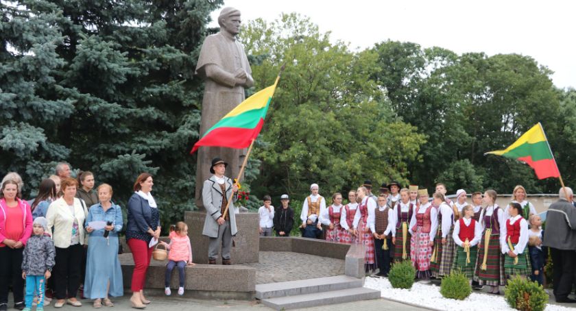 Uroczyste śpiewanie hymnu Republiki Litwy (zdjęcia i filmy)
