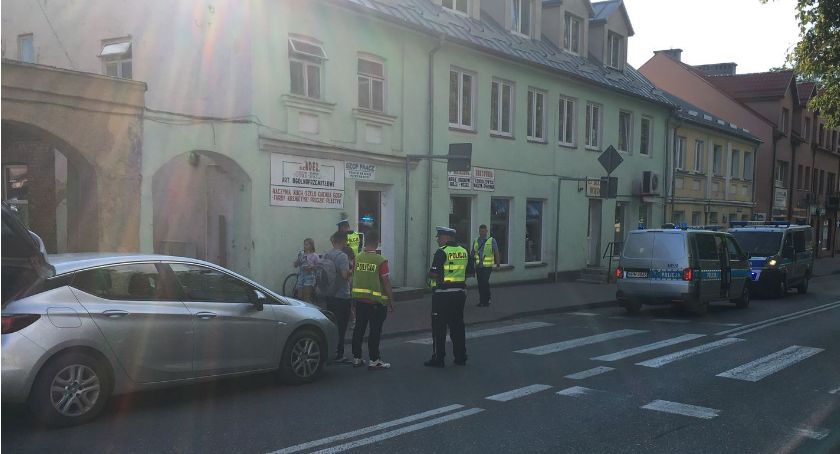Połamana na pasach