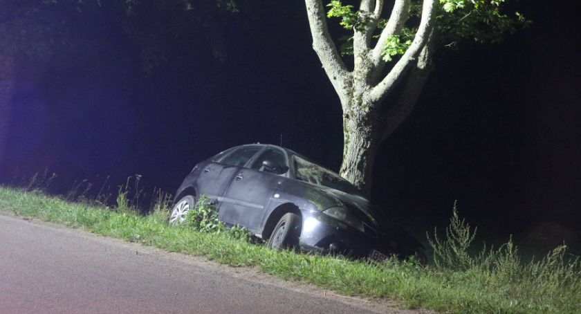 Wypadli z drogi jadąc pod wpływem alkoholu