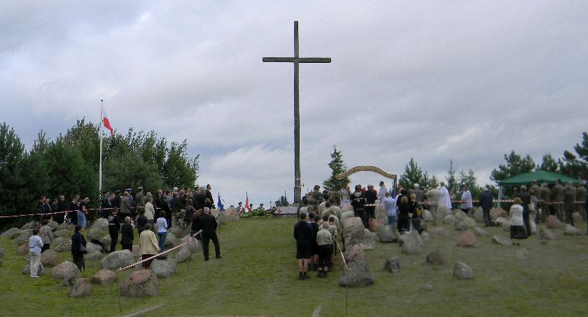 Wymiana krzyża na gibiańskim wzgórzu