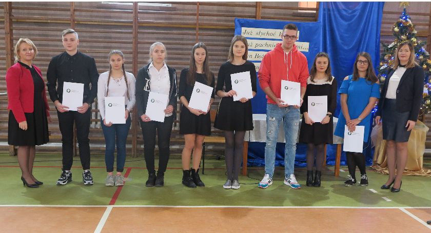 10 uczniów sejneńskiego technikum ze stypendiami