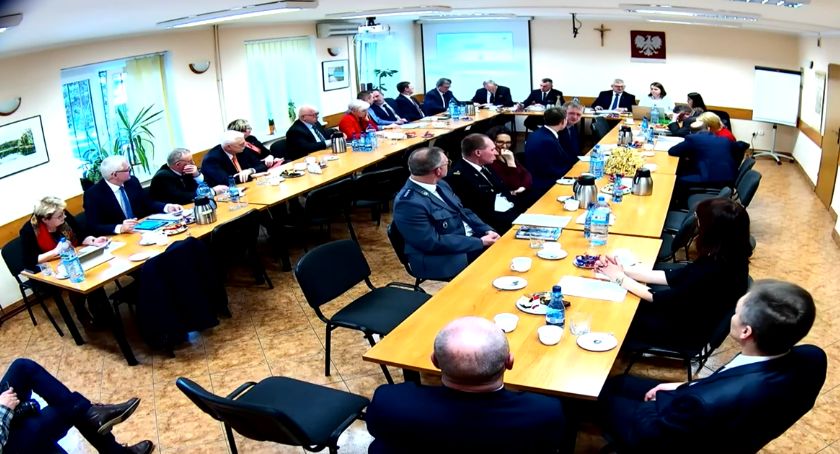 Są pieniądze na pomiary konieczne przy remoncie dróg do Żegar i Frącek 