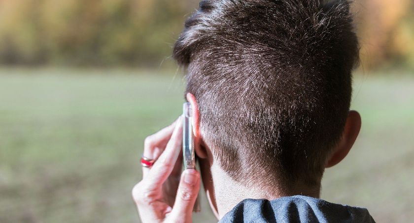 Wsparcie młodzieży przez telefon 