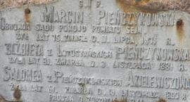 Na starym cmentarzu w Sejnach