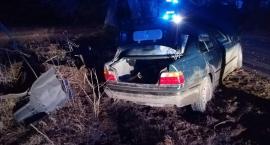Auto uderzyło w drzewo