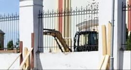 Trwa remont ogrodzenia Bazyliki