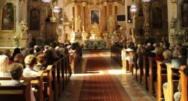 Ciąg dalszy remontu muru i badanie ołtarza