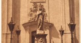 Przed sejneńską kolegiatą