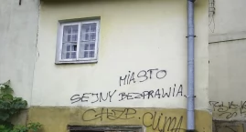 Podwórko kamienicy przy ul. Piłsudskiego 15