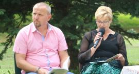 Narodowe Czytanie w parku przy ogólniaku