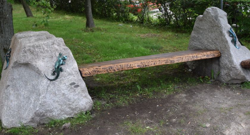 Powstają Skalne Ławki 