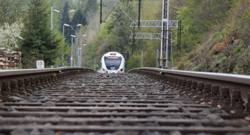 Remont torowiska do Szklarskiej Poręby. Od 1 września wstrzymany ruch pociągów.