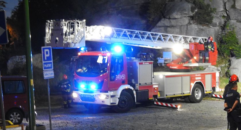Pijany mężczyzna utknął na skałkach Mariankach