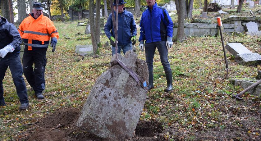 Kolejna akcja porządkowania cmentarza ewangelickiego w Szklarskiej Porębie Dolnej