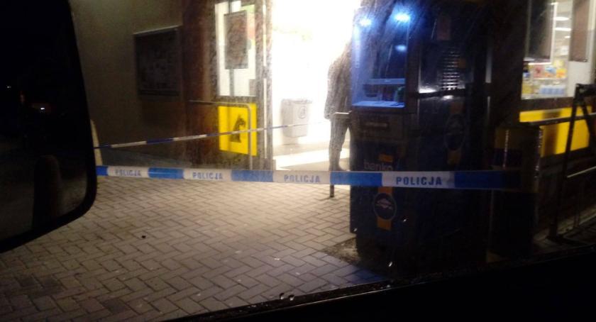Próba włamania do bankomatu przy Netto