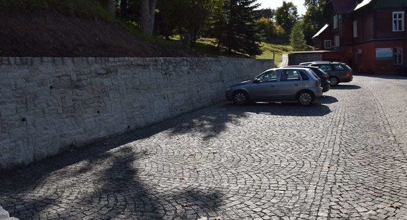 Nowe miejsca parkingowe pod Urzędem Miasta
