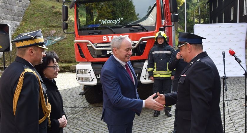 Nowoczesny wóz strażacki w Szklarskiej Porębie