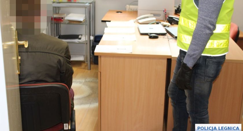 Fałszywy policjant złapany przez kryminalnych. Grozi mu 8 lat więzienia 