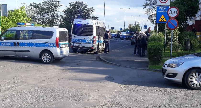 Miłosny zawód, strzał z zabytkowego rewolweru. Kobieta walczy o życie