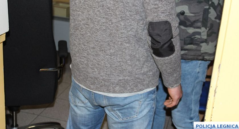 Policja odzyskała skradziony samochód i zatrzymała złodzieja z Lubina