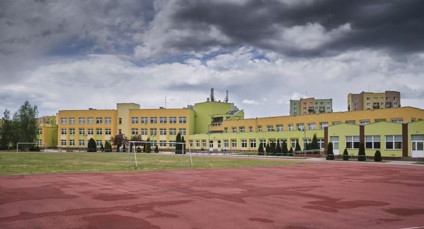 Szkoła na Piekarach jak spod igły. Prace budowlane trwały dwa lata