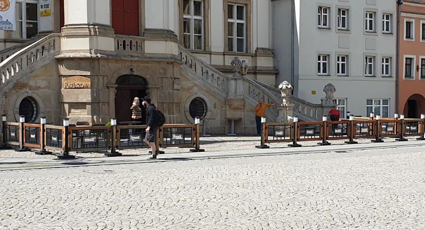 Legniccy restauratorzy proszą radę miejską o zwolnienie z opłat za ogródki