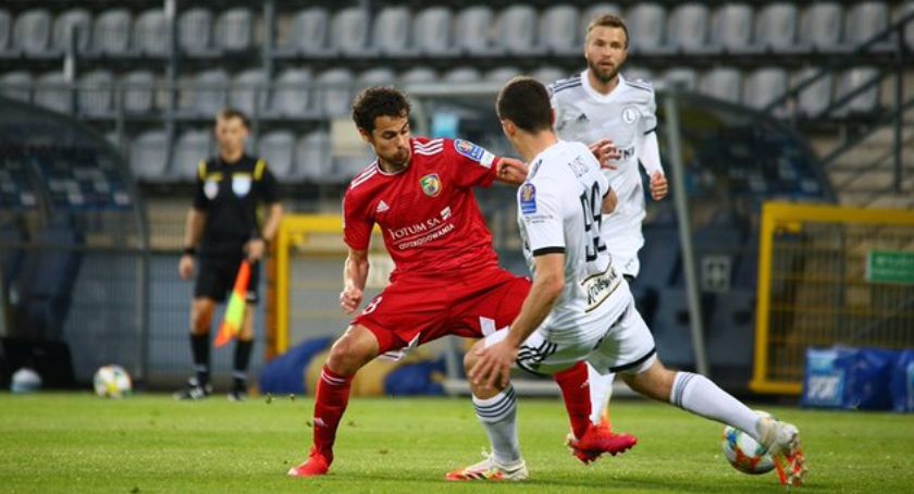 Polski futbol odmrożony w Legnicy. Miedź za burtą Pucharu Polski