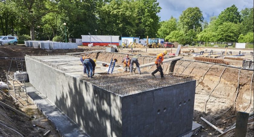 Parkowe fontanny za ponad 15 mln złotych rosną, jak na drożdżach