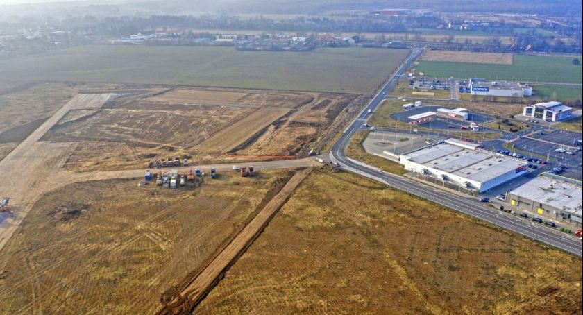Urząd miasta sprzedał kolejny kawałek byłego legnickiego lotniska