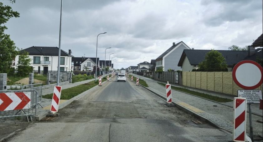 Budowa ulicy Tadeusza Gumińskiego – wykonawca miesiąc po terminie?