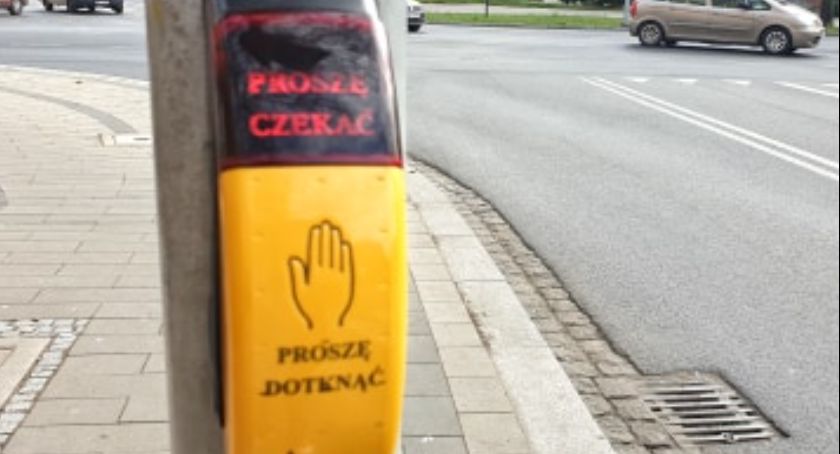 Przyciski na przejściach już działają. Zielone światło znów na nasze życzenie