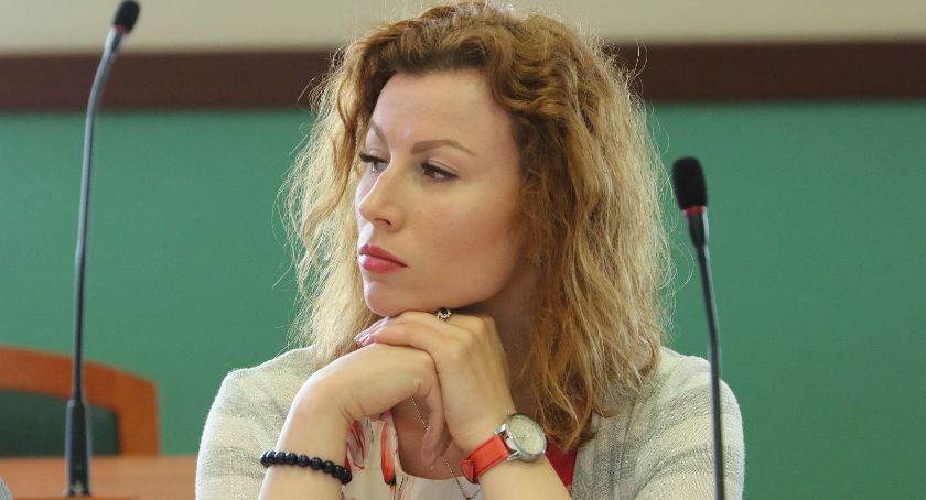 Radna PiS ma propozycję. Kurtyny dezynfekujące zamiast wodnych? 