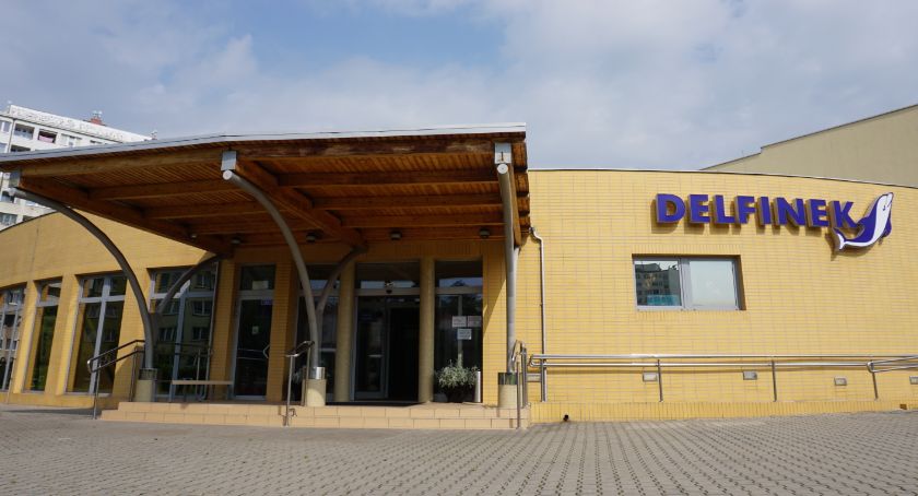 Od poniedziałku basen Delfinek znów otwarty. Jakie zasady sanitarne?
