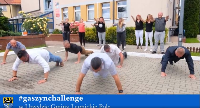 #GaszynChallenge. Zobaczcie jak ćwiczyli urzędnicy z Legnickiego Pola [FILM]