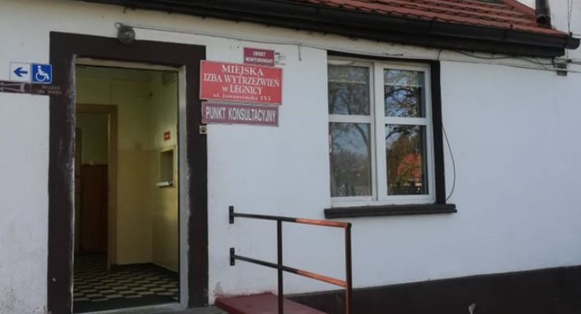 Pracownicy izby wytrzeźwień bronią dyrektorki. „Dba o dobro jednostki”
