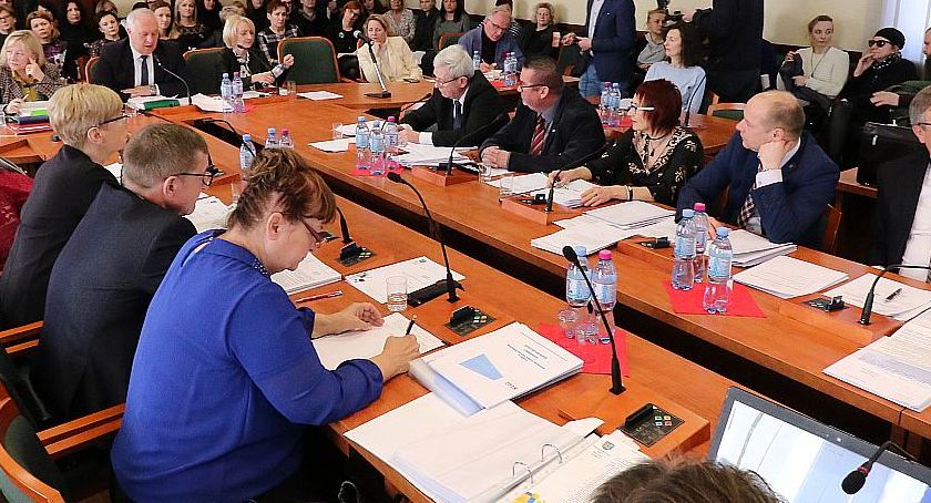 Sprawdzamy, ile zarobili legniccy radni w 2019 roku [LISTA WYNAGRODZEŃ]