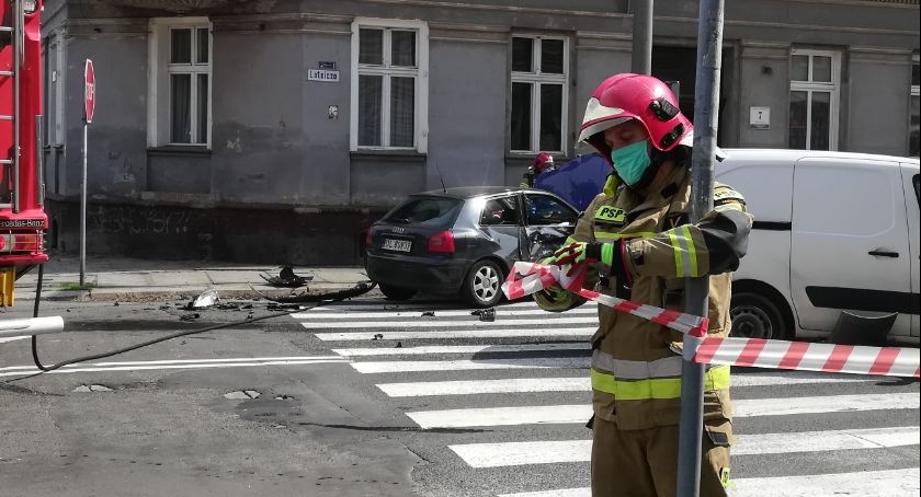 Wypadek na skrzyżowaniu ulic Hutników z Lotniczą w Legnicy [ZDJĘCIA]